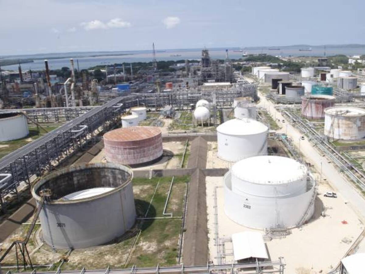 Fiscalía abre indagación por sobrecostos en Reficar