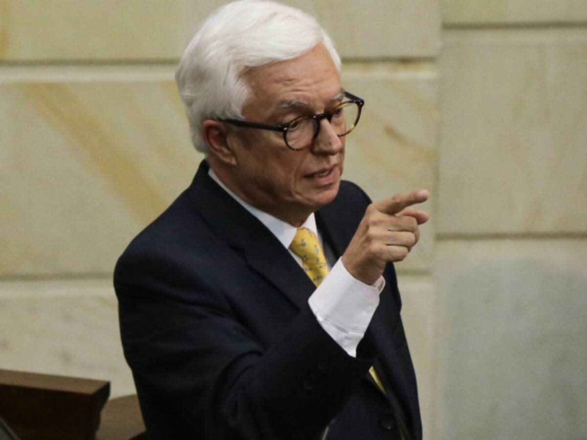 Acusan al presidente del Congreso de “sabotear” debate a MinHacienda