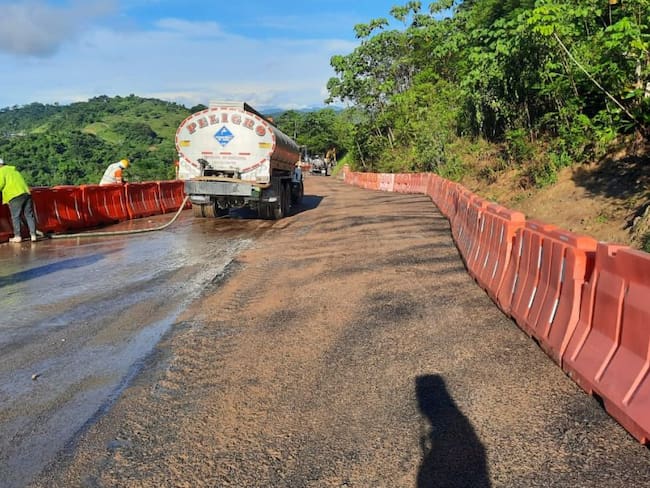 Abren paso por la nueva vía Bucaramanga - Barrancabermeja.