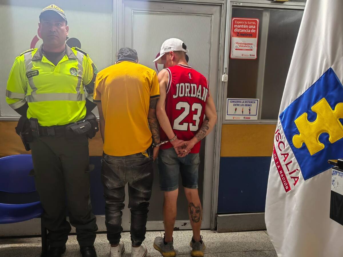 Dos hombres fueron capturados al parecer por agredir a un policía de tránsito en Manizales