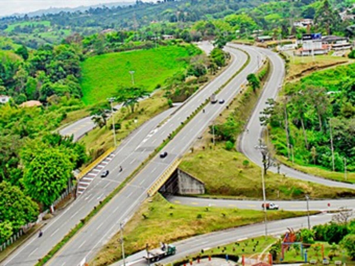 Policía incrementó operativos especiales en vías del Quindío