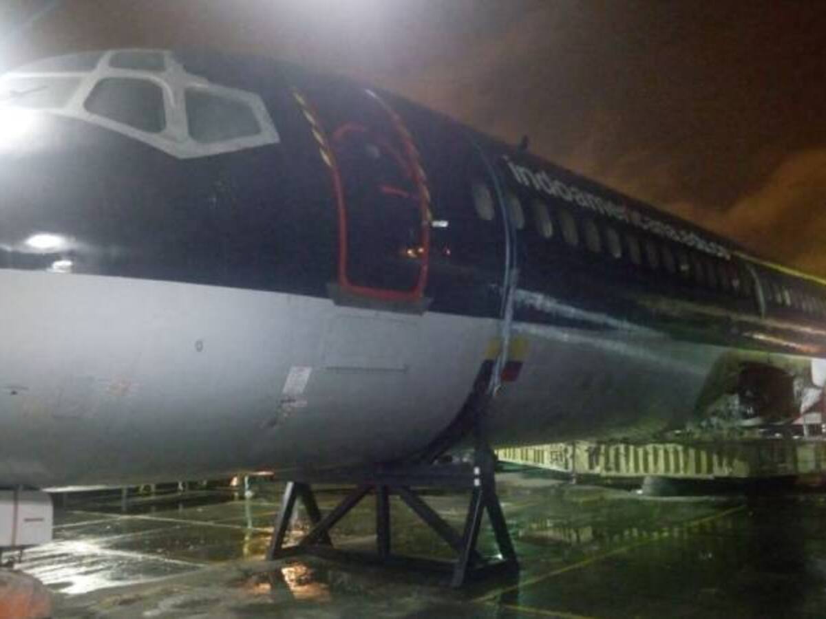 El avión que llamó la atención recorriendo las calles de Bogotá