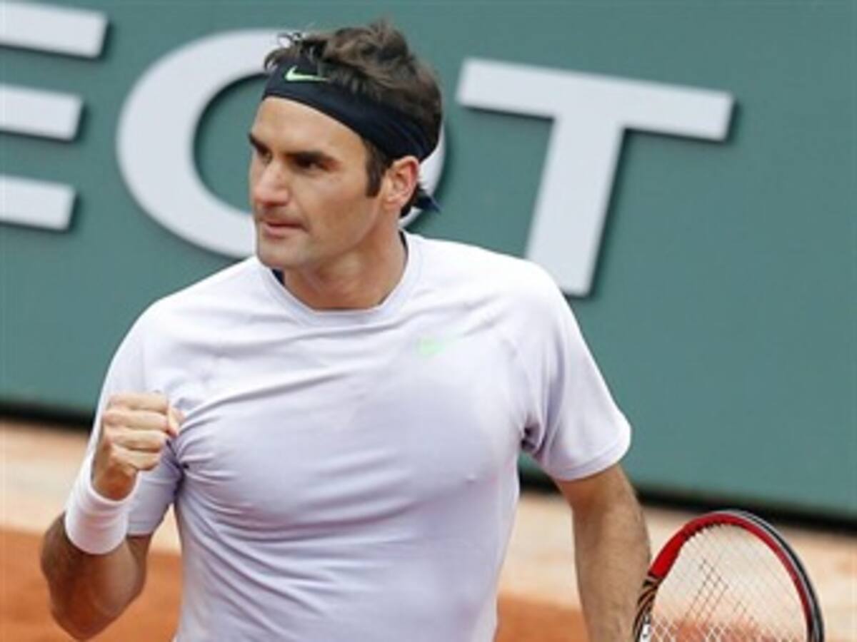 Rafael Nadal pasa a tercera ronda y Roger Federer a octavos en el Roland Garros