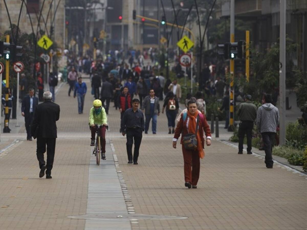 Denuncian retrasos en pagos a trabajadores de la peatonalización de la Carrera Séptima