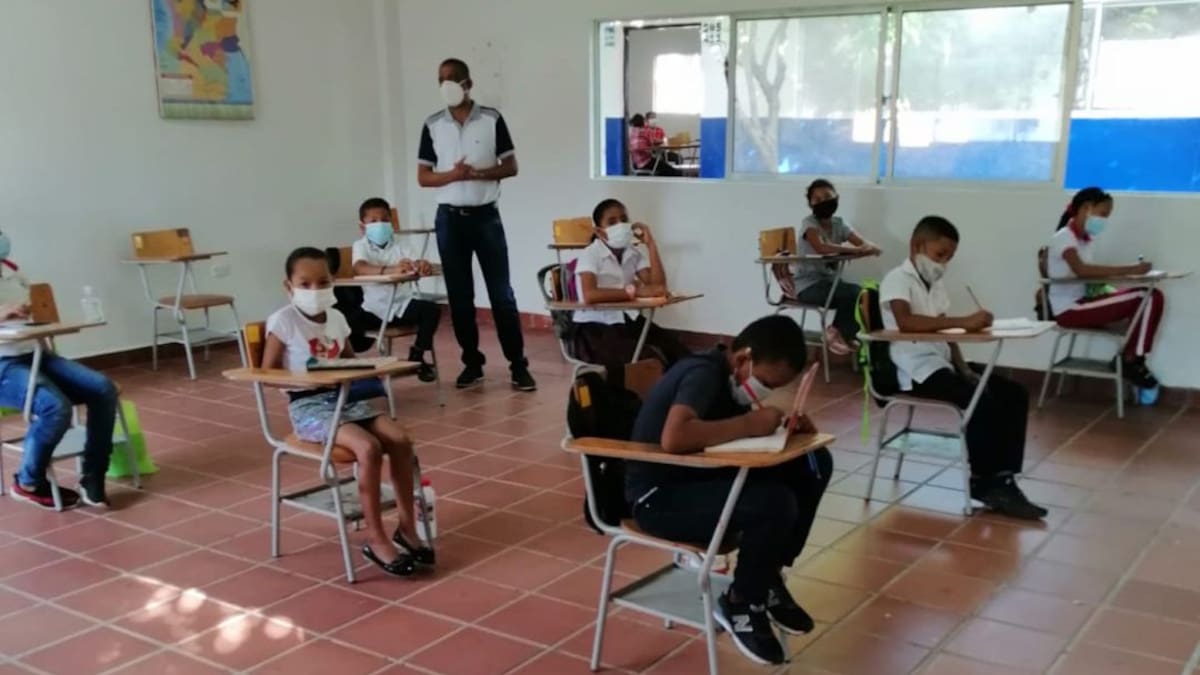 Suspenden clases en varios colegios del Magdalena por contagios de COVID-19