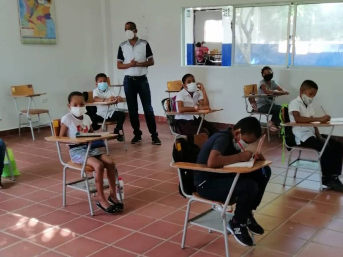 Suspenden clases en varios colegios del Magdalena por contagios de COVID-19