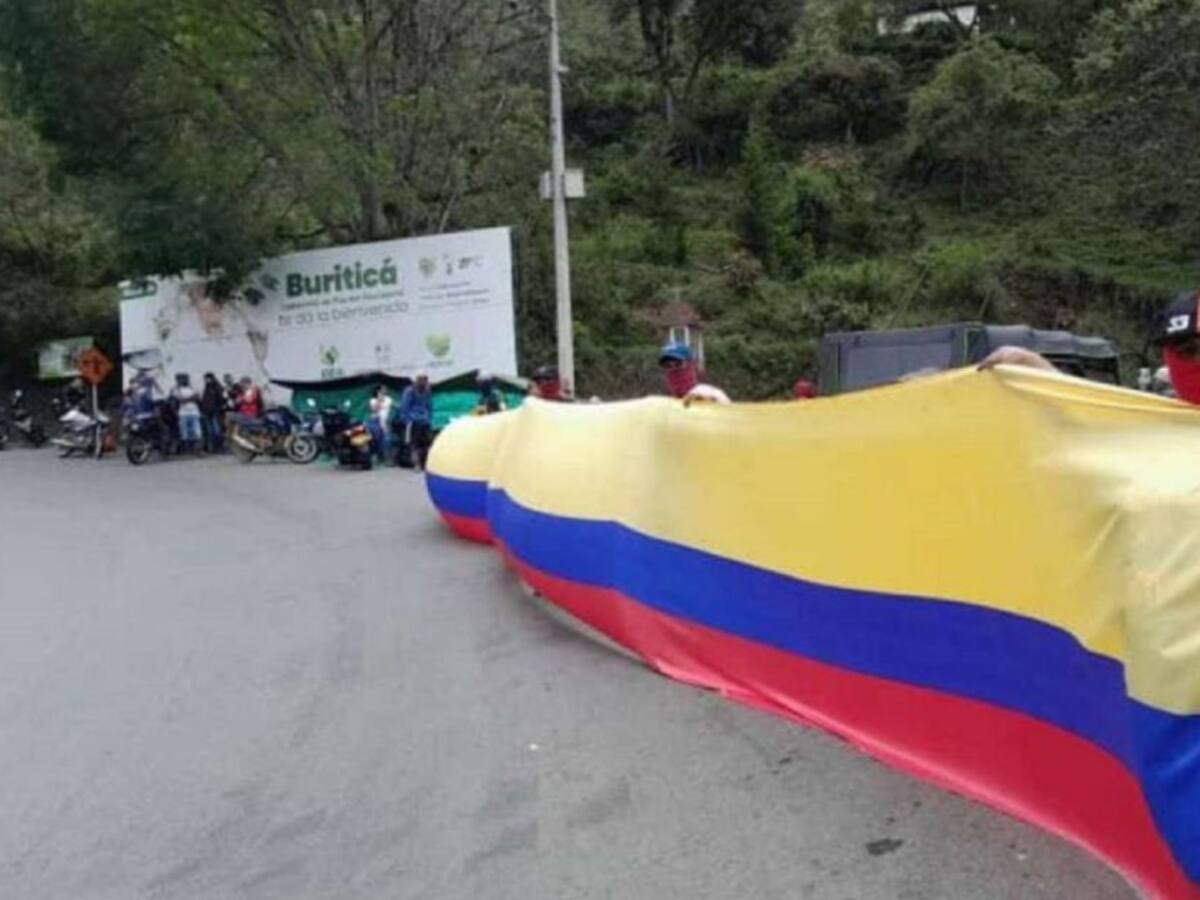 Protestas en Buriticá impiden el rescate de trabajadores atrapados en mina