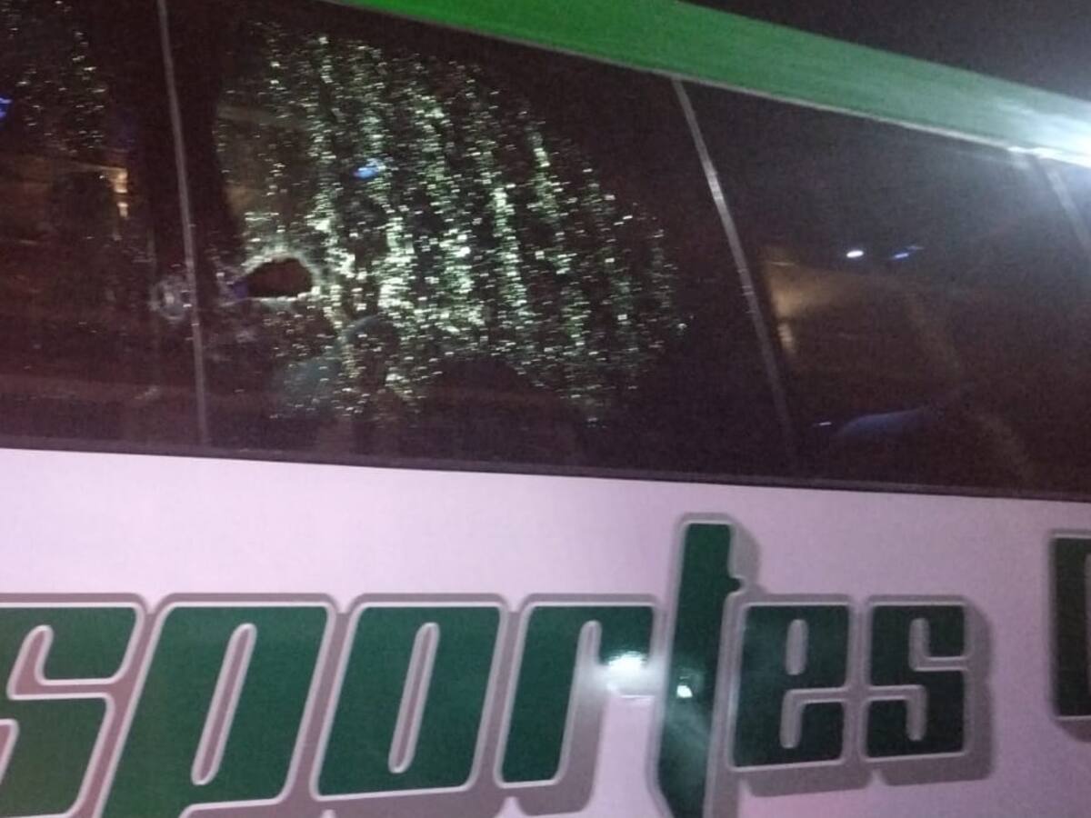 Bus que transportaba a los jugadores del Deportes Quindío atacado con piedras en Armenia