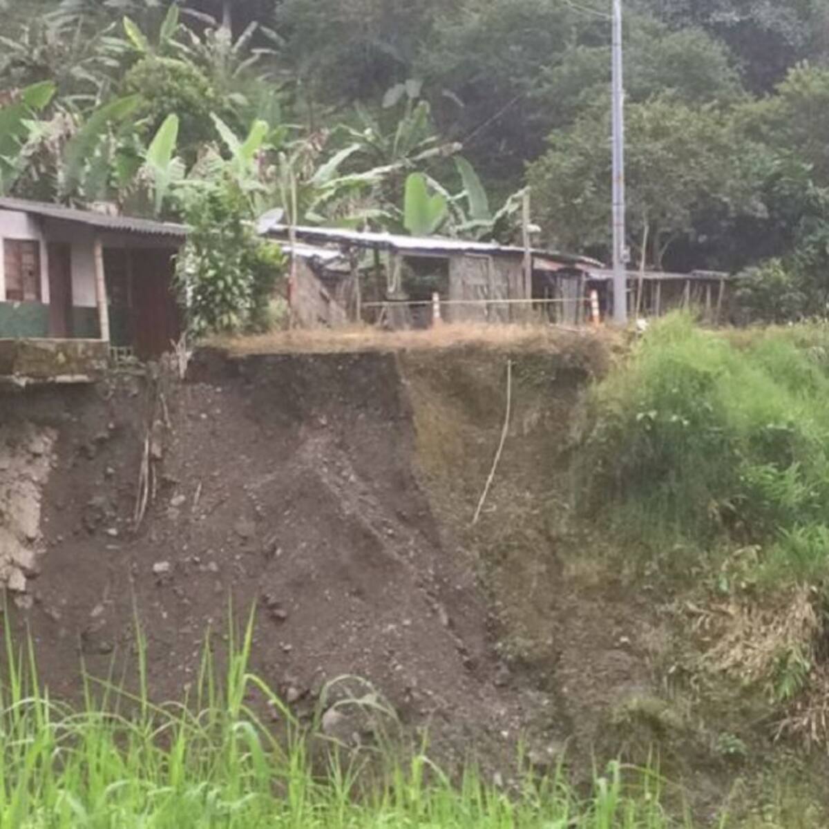 En vereda Llanogrande en Salento, Quindío claman soluciones por derrumbe