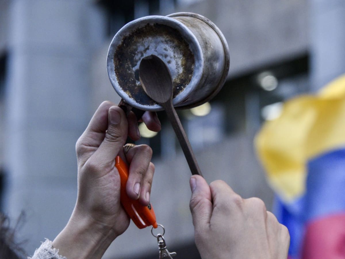 Convocan cacerolazos y aplausos por decisión de la Corte en caso Uribe