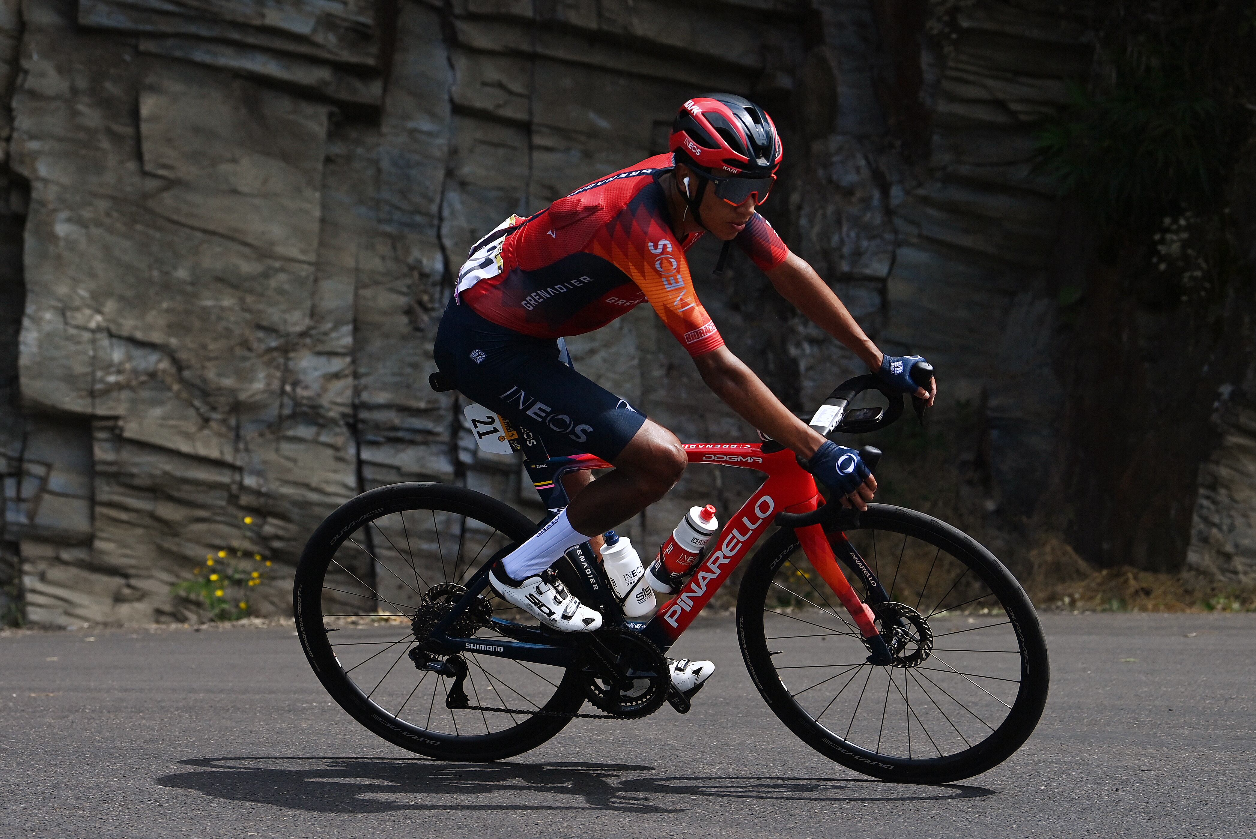 Egan Bernal tras su caída en la etapa 17 del Tour de Francia. (Photo by Tim de Waele/Getty Images)