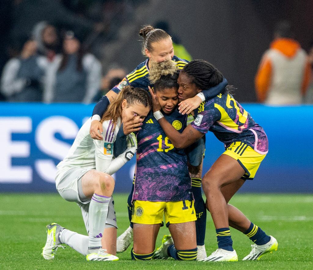 Jugadoras de la Selección Colombia femenina celebran su clasificación a cuartos de final del Mundial femenino 2023. Foto: Will Murray/Getty Images.