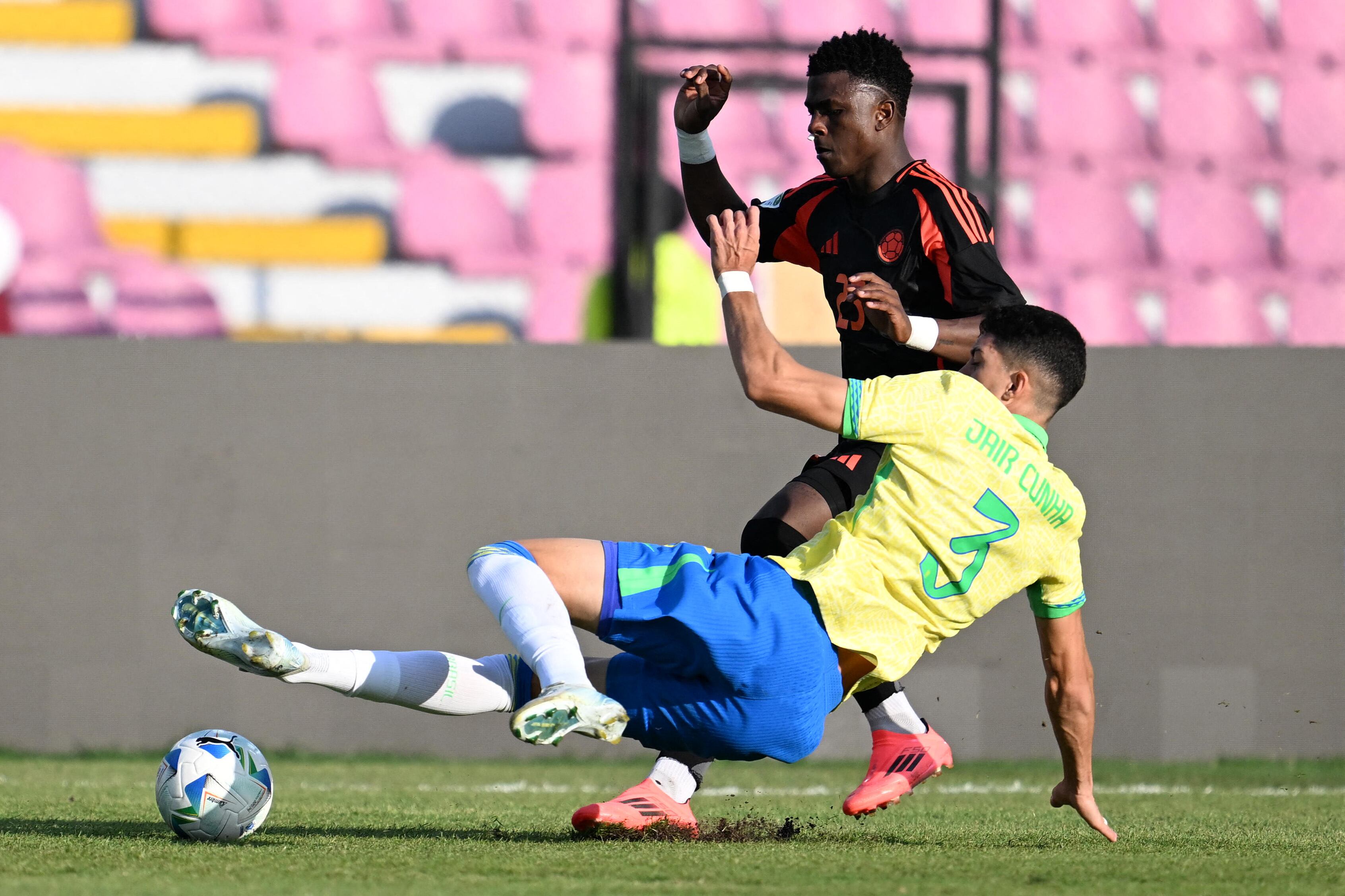 Neiser Villarreal anotó el gol del triunfo de Colombia en el juego ante Brasil por la primera fase. (Photo by JUAN BARRETO/AFP via Getty Images)