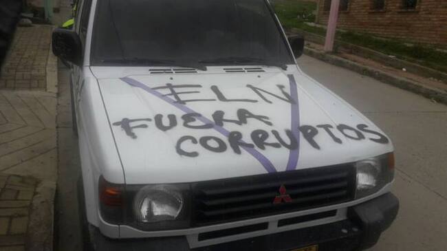 Así pintaron los guerrilleros del Eln, un vehículo de la Gobernación de Norte de Santander.