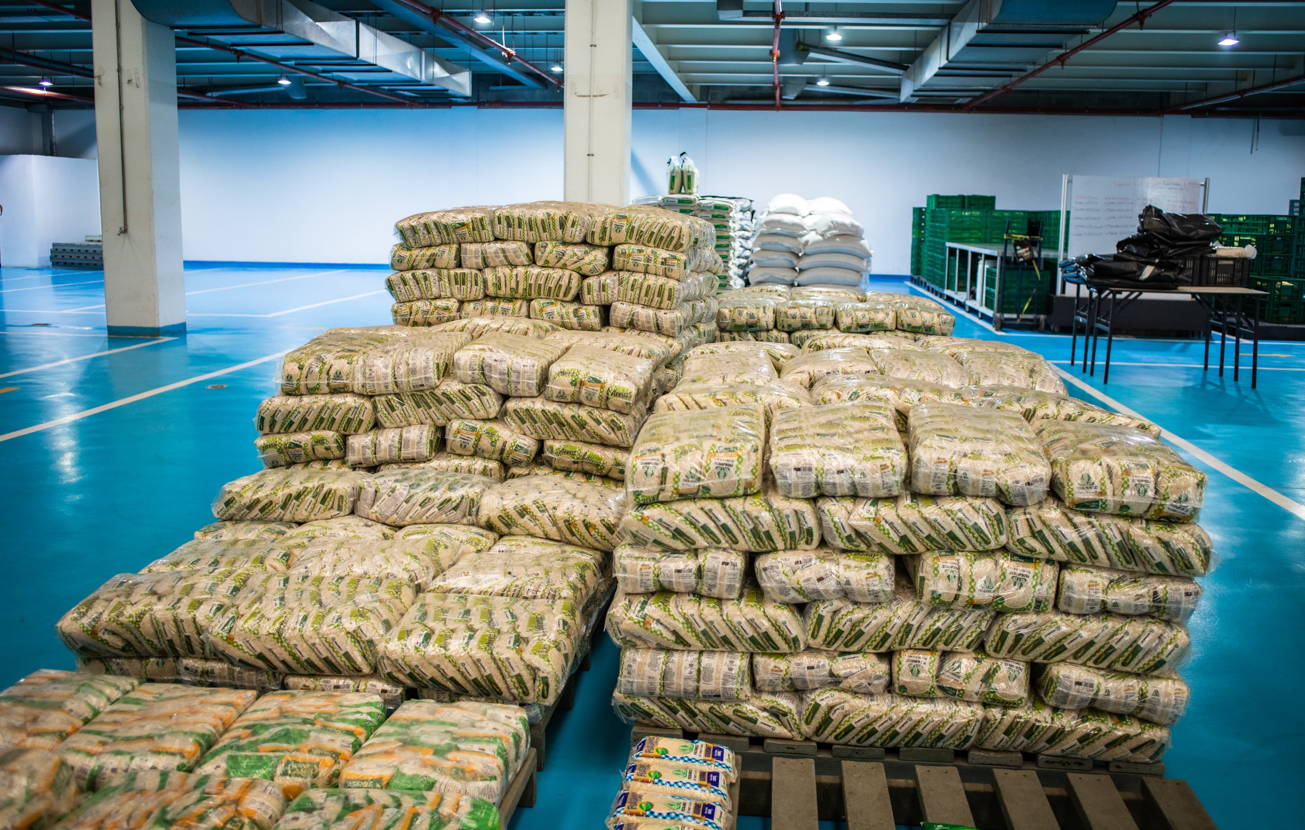 Áreas de almacenamiento en seco dentro de la Plataforma Logística y Comercial Los Luceros.