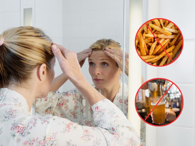 Mujer revisando sus arrugas en el espejo de su baño / Cerveza y papas fritas (Getty Images)