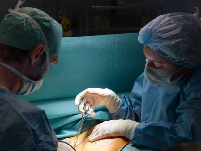 Fallece mujer durante cirugía estética en clínica clandestina en Cali