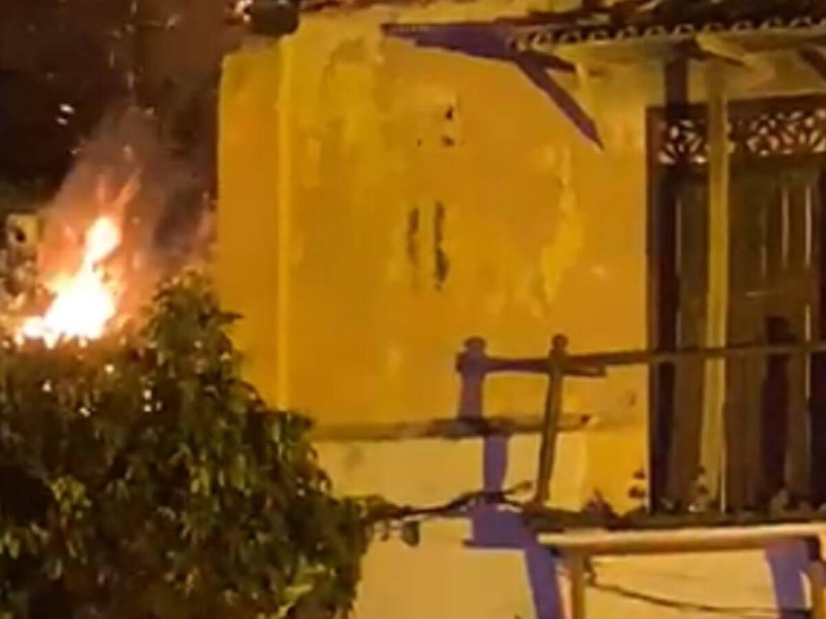 Bomberos atendieron incendio en casa desocupada en el Centro Histórico