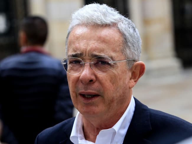 Uribe dice que en su trayectoria política nunca ha comprado votos