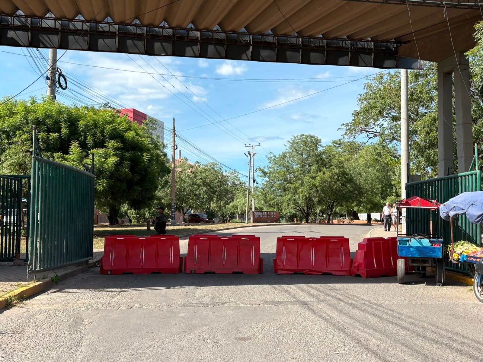 Cierre de vías en Tasajero afecta movilidad de habitantes en Cúcuta tras atentado contra la Policía. / Foto: Jenny Márquez.