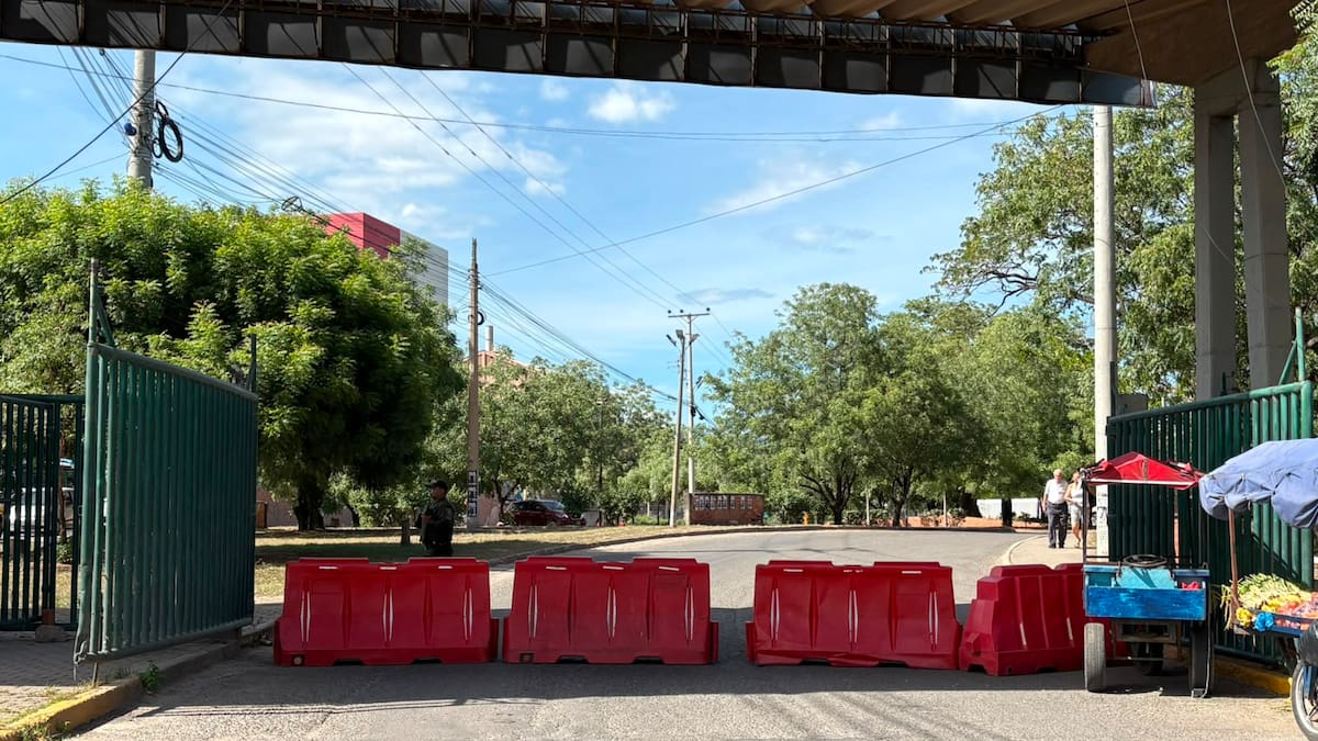 Cierre de vías en Tasajero afecta movilidad de habitantes en Cúcuta tras atentado contra la Policía