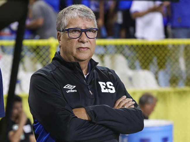 Hernán Darío 'Bolillo' Gómez, DT de El Salvador. (Photo by APHOTOGRAFIA/Getty Images)