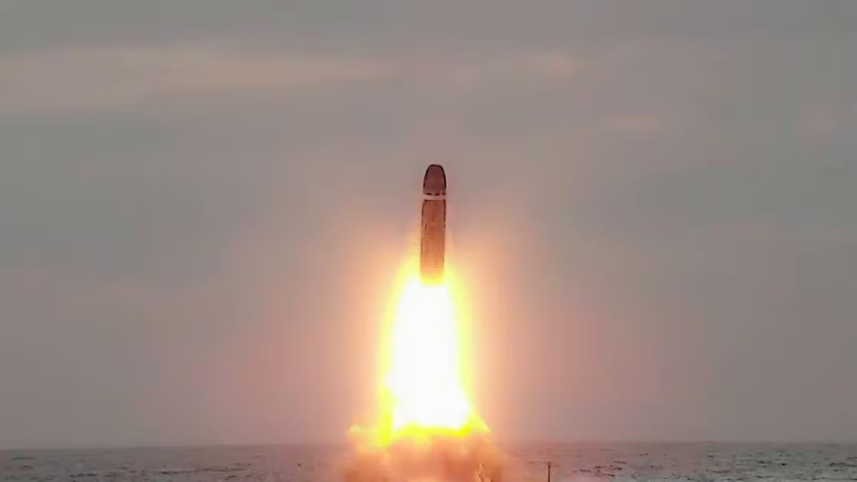 Francia hace desde un submarino el primer lanzamiento de prueba de un misil nuclear M51.3. Foto: EFE