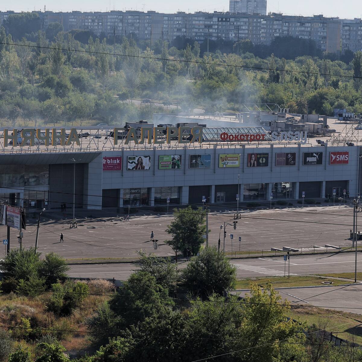 Al menos cuatro muertos y 60 heridos en bombardeo ruso contra centro comercial, según autoridades