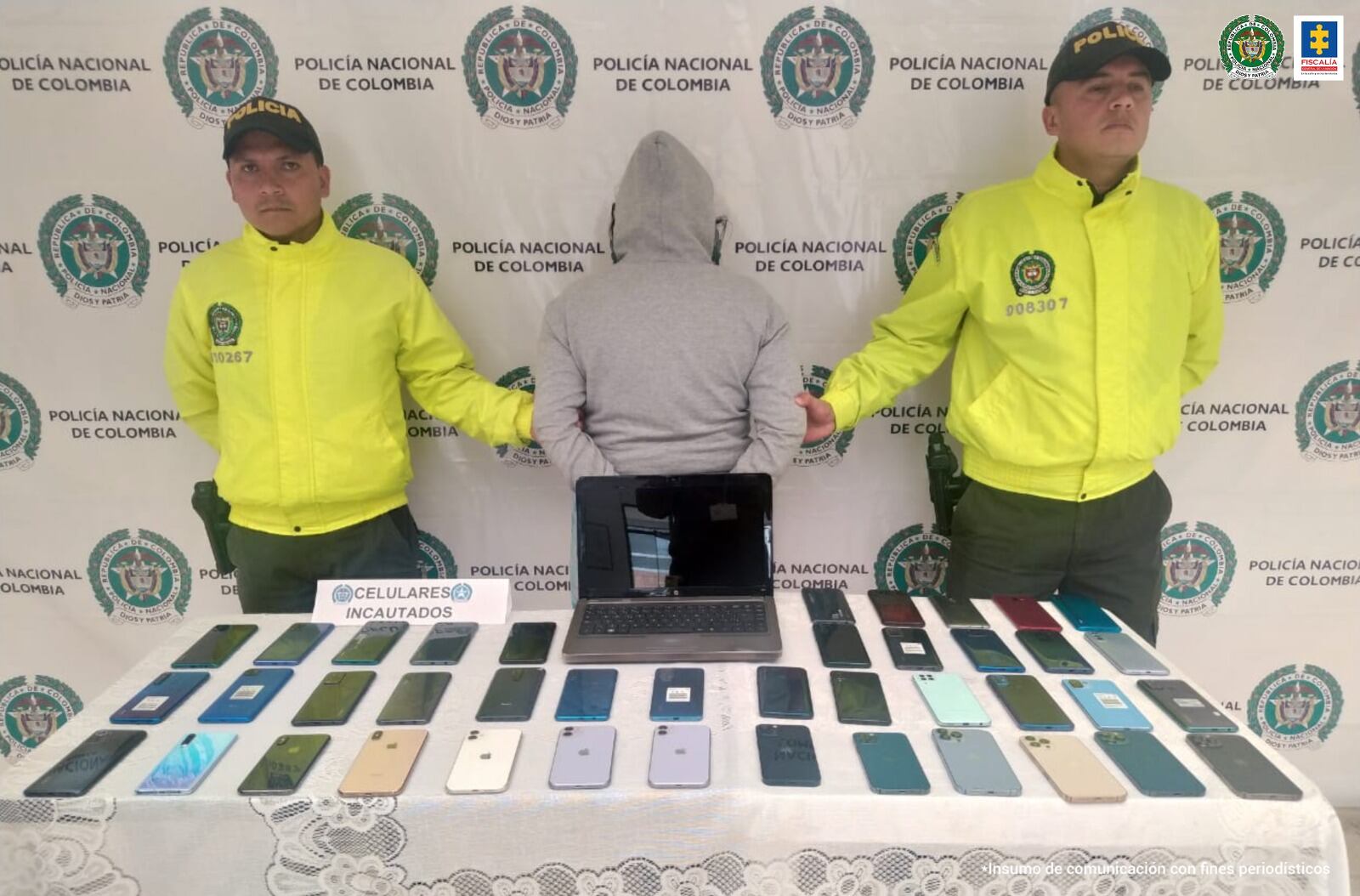 A la cárcel enviaron a mujer sorprendida con decenas de celulares en su vivienda| Foto: Cortesía Fiscalía.