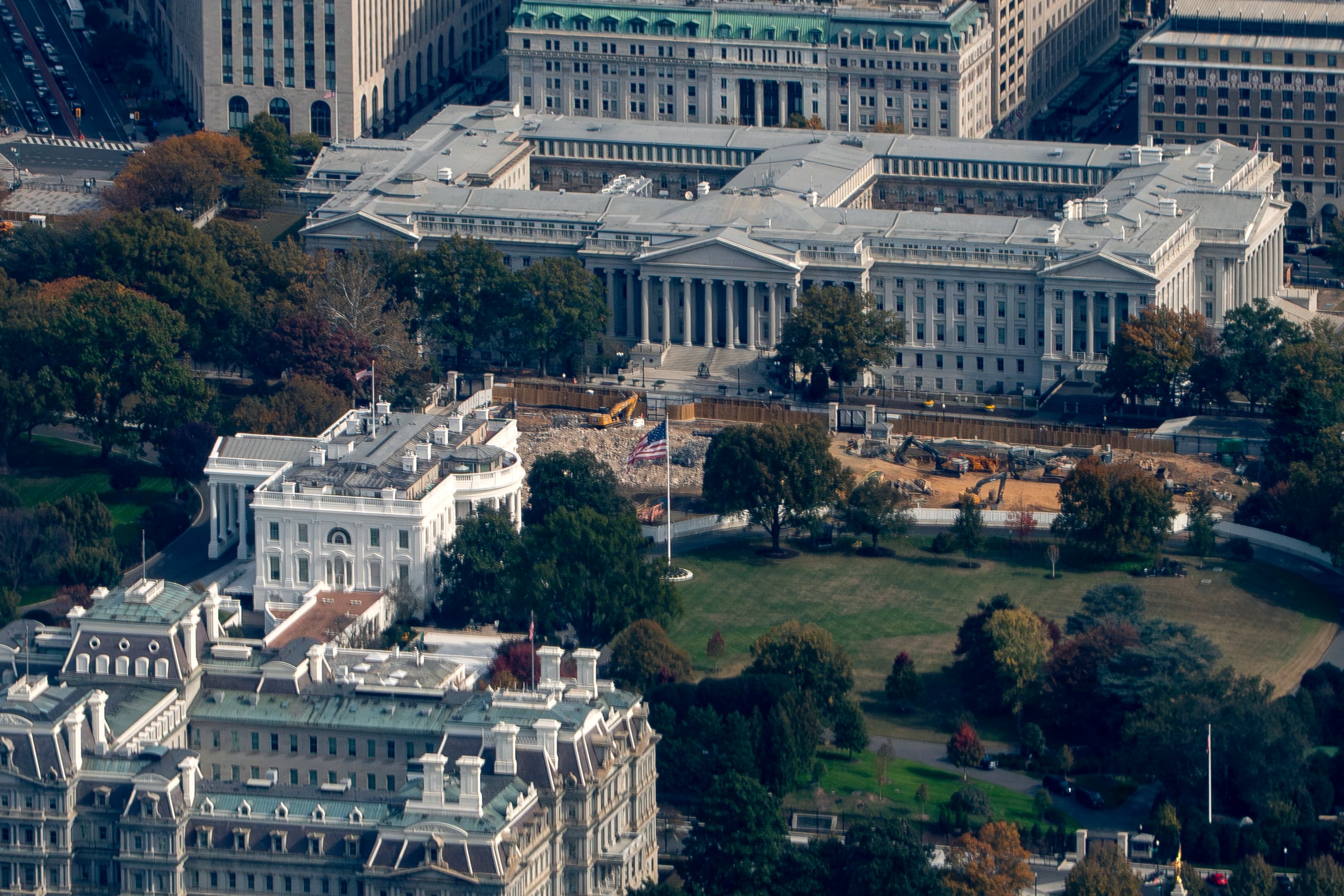 Trabajos de demolición en la Casa Blanca para la construcción del salón de baile de Donald Trump. 
(Foto:   Al Drago/Getty Images)