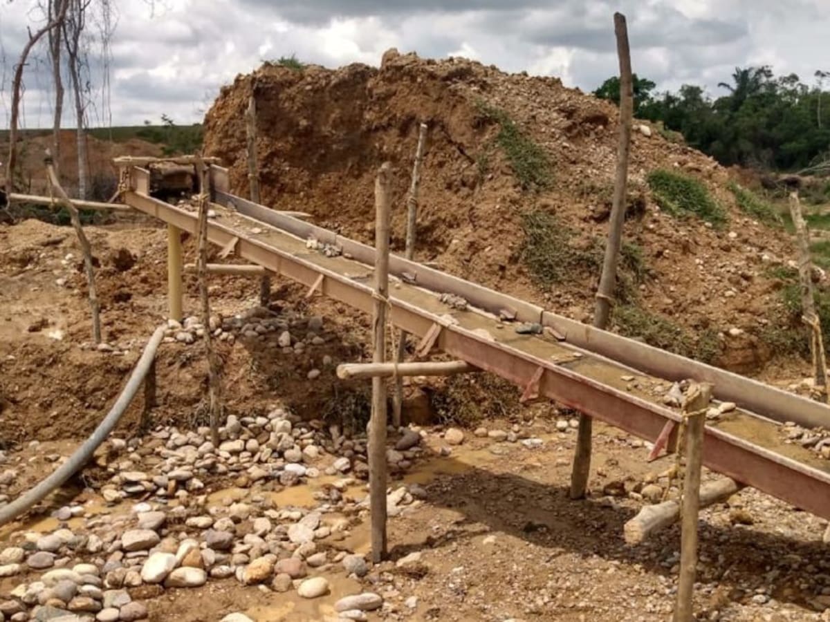 Mina ilegal de oro habría afectado un acueducto de Antioquia