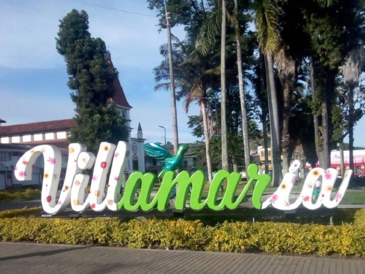 Medimás entrega computadores en Villamaría