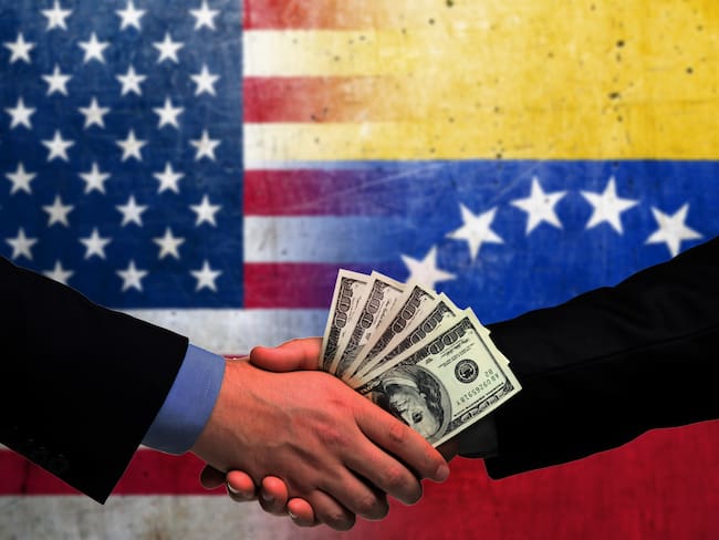 Imagen de referencia a dólares en Venezuela/ Getty Images