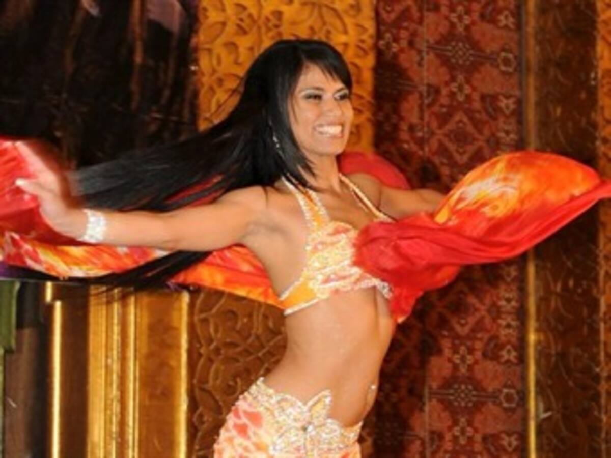 Ajenas a los islamistas, bailarinas del vientre del mundo danzan en El Cairo