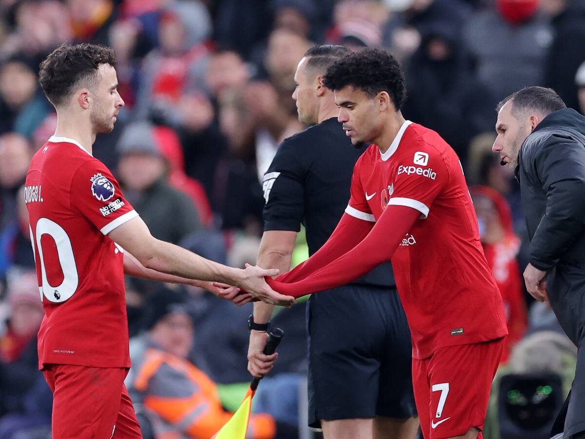 Luis Díaz recibe sentida ovación por parte del público de Anfield