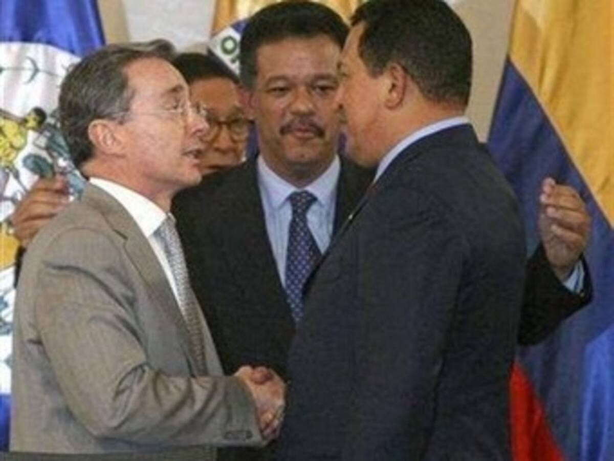 Fernández mantiene contactos con Bogotá y Caracas para solucionar conflicto