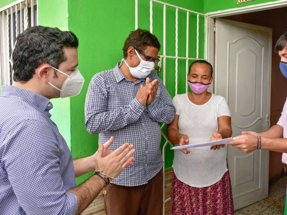 Pumarejo entrega 690 títulos de propiedad de viviendas