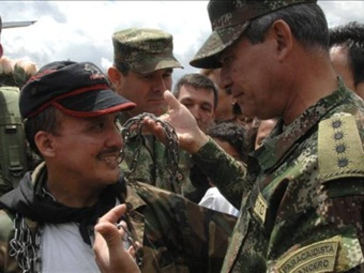 El mundo registra el rescate de los cuatro oficiales secuestrados