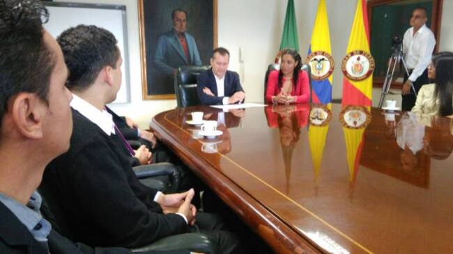 En la reunión de los grupos con el gobernador recibieron el compromiso del mandatario departamental.
