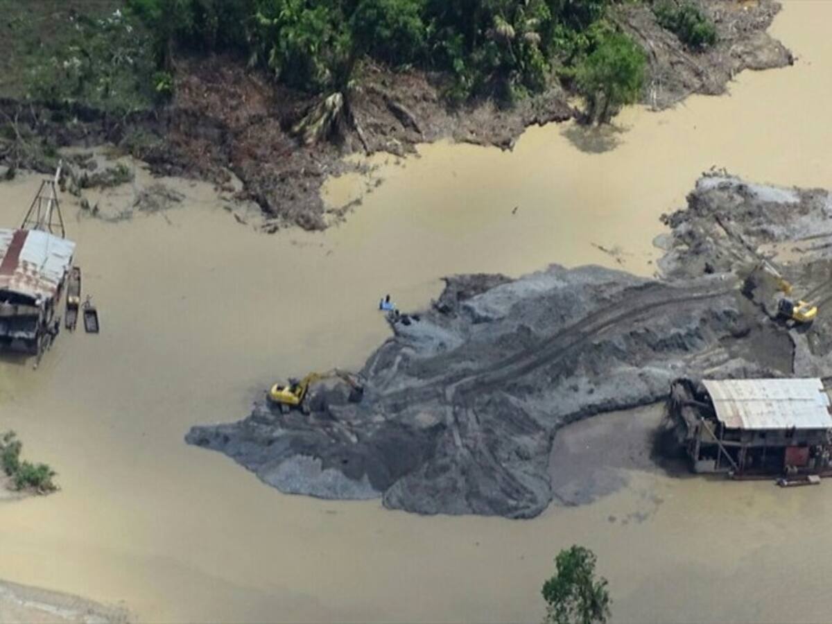 Capturan ocho personas por minería ilegal en California, Santander