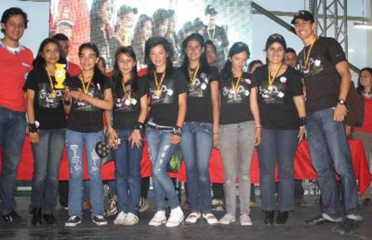5 de marzo. Competición Categoría Infantil. Por ser el equipo que mejor diseño  y programación presentó para la competencia, la delegación del Secretariado Social de Soacha, con su equipo SMART TEAM obtuvo el premio en esa categoría.