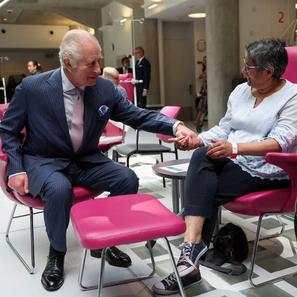 Rey Carlos III reanuda su agenda pública tras el diagnóstico de cáncer