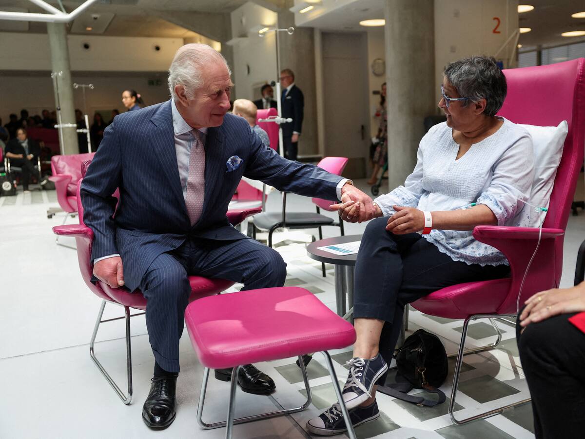 Rey Carlos III reanuda su agenda pública tras el diagnóstico de cáncer