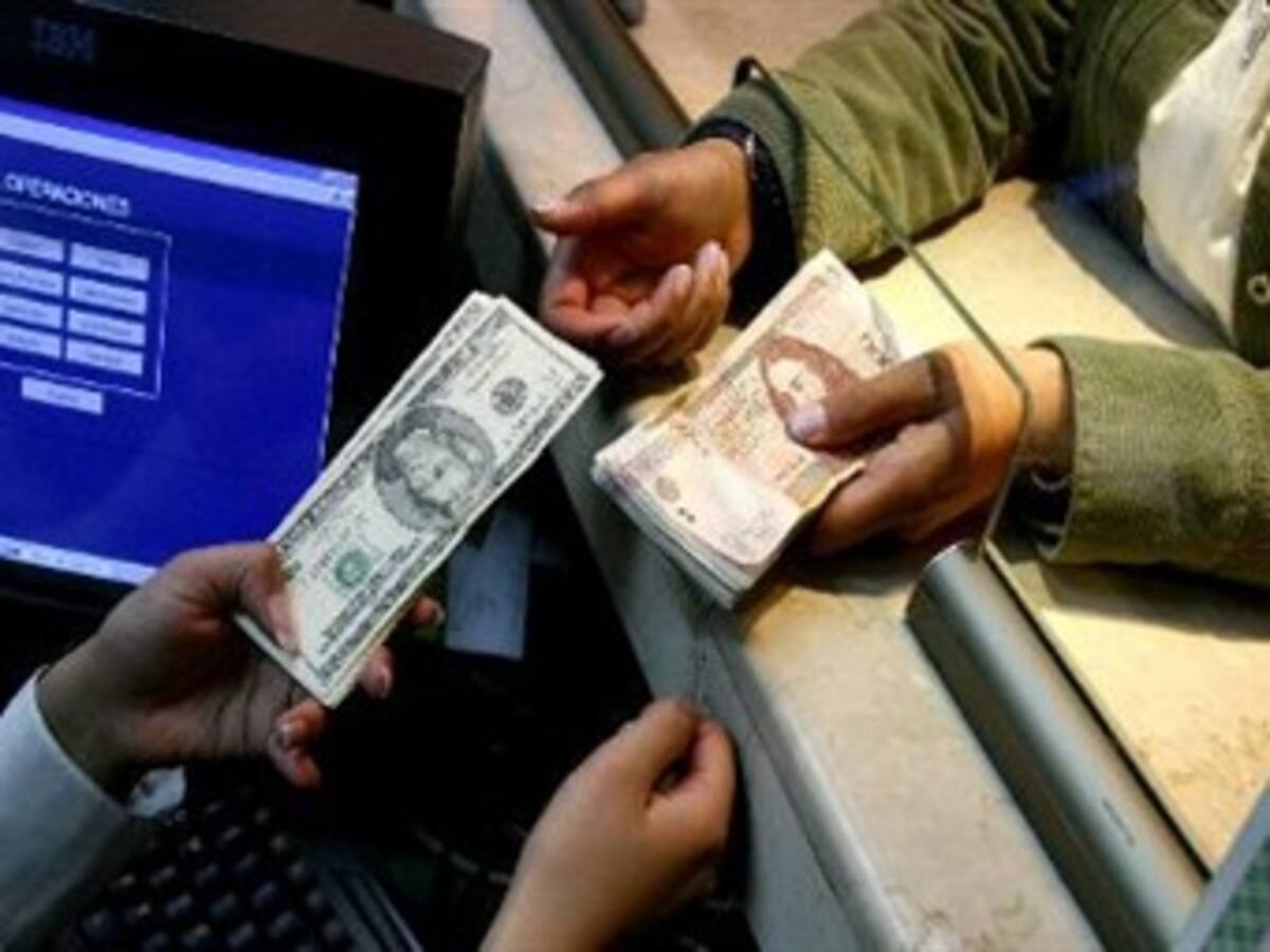 Gobierno y gremios destacan que dólar rompió la barrera de los $1.900