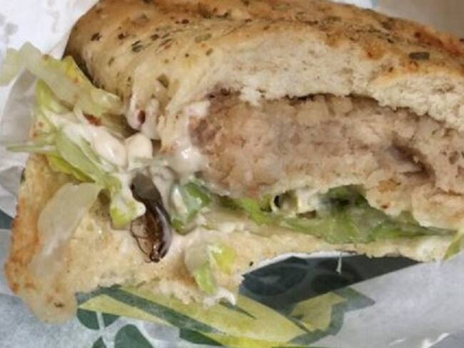 Subway abre investigación para aclarar aparición de cucaracha en sándwich