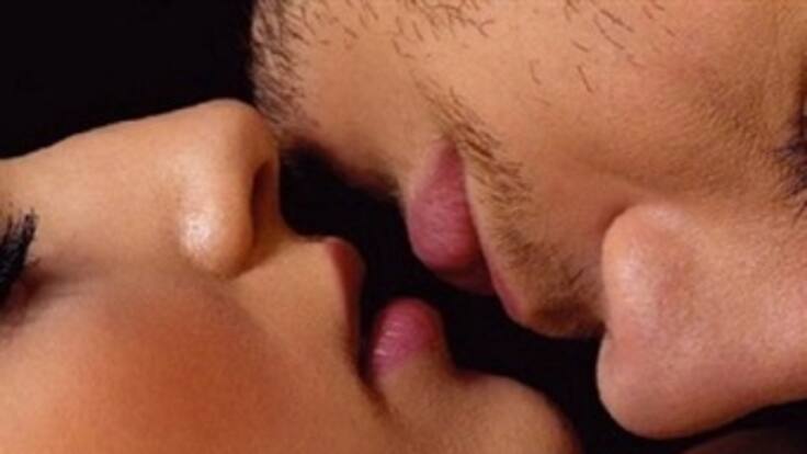 La magia del beso romántico y seductor