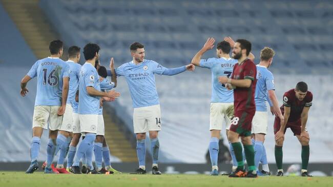 Manchester City venció al Wolverhampton y acumula 21 triunfos al hilo.