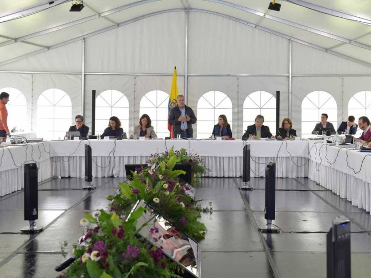 Gobierno ordena regreso de servidores de la rama ejecutiva a presencialidad