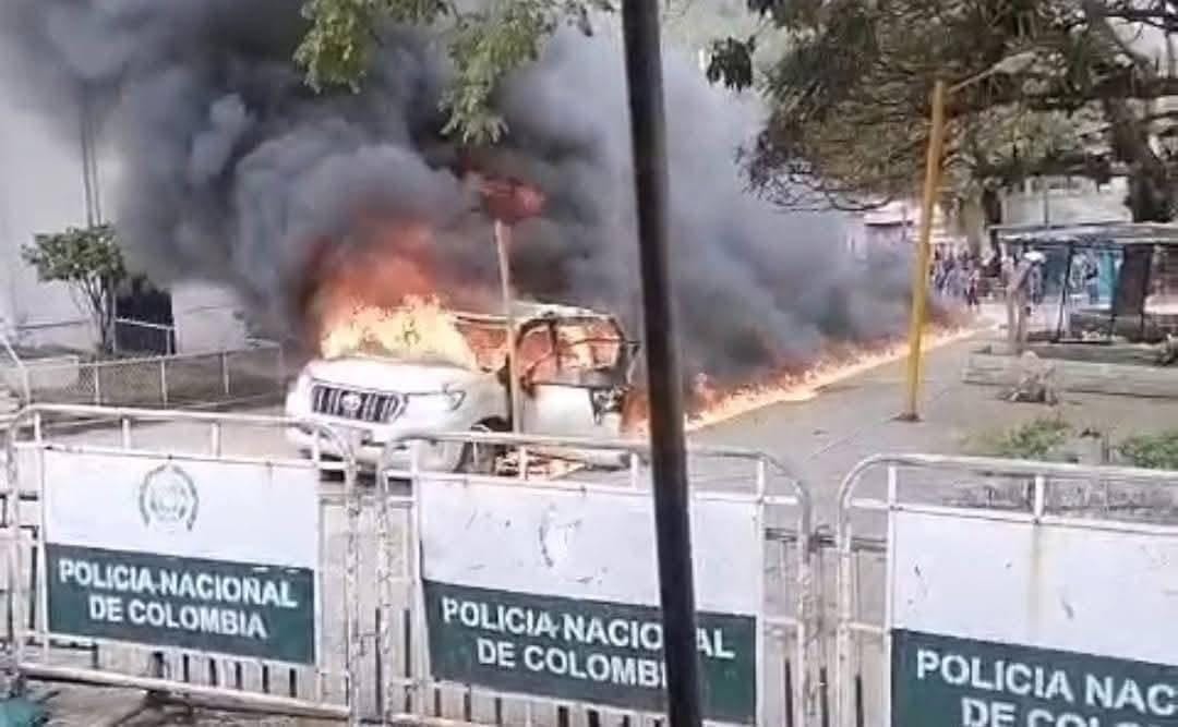 Camioneta pertenecía a la UNP. Foto Redes Sociales.