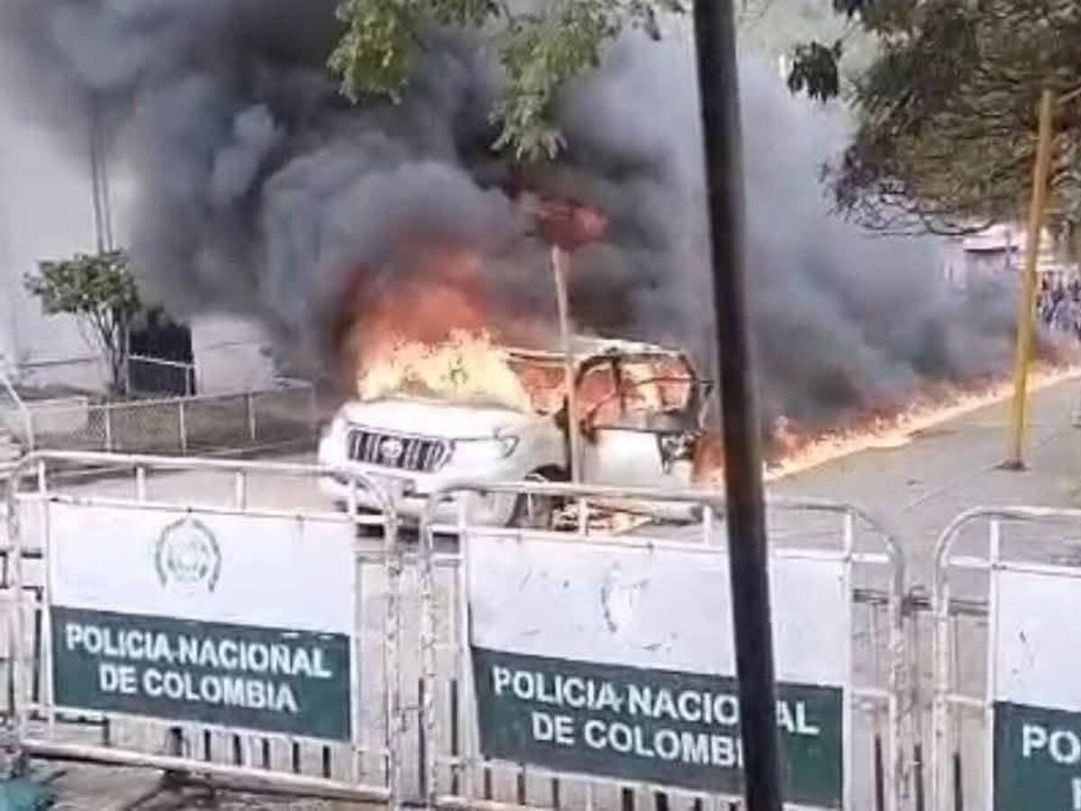 Disturbios en San Luis dejan un vehículo incinerado y seis personas bajo investigación